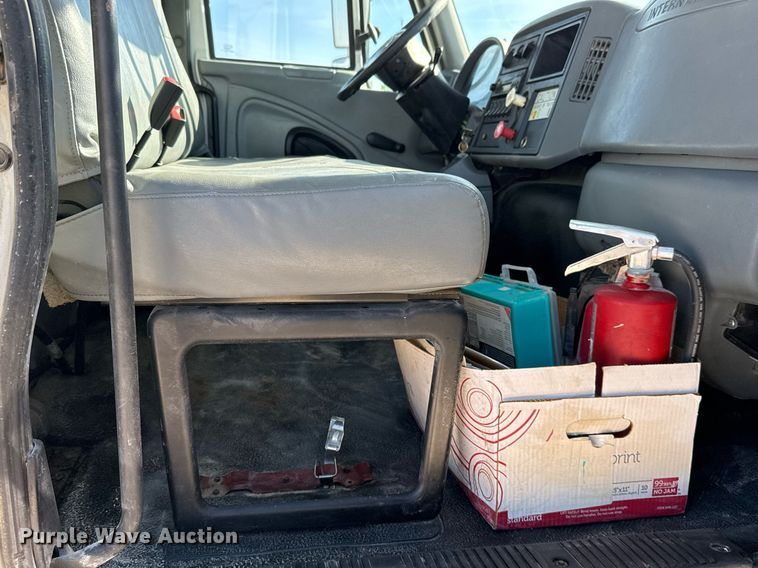 image for item EJ3197 2007 International 4300 digger derrick truck