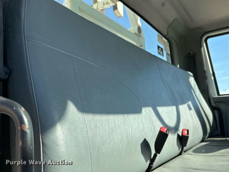 image for item EJ3197 2007 International 4300 digger derrick truck