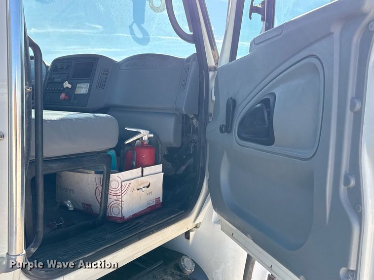 image for item EJ3197 2007 International 4300 digger derrick truck