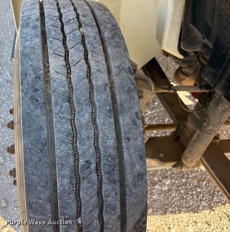 image for item EJ3197 2007 International 4300 digger derrick truck