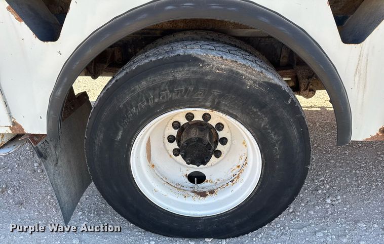 image for item EJ3197 2007 International 4300 digger derrick truck