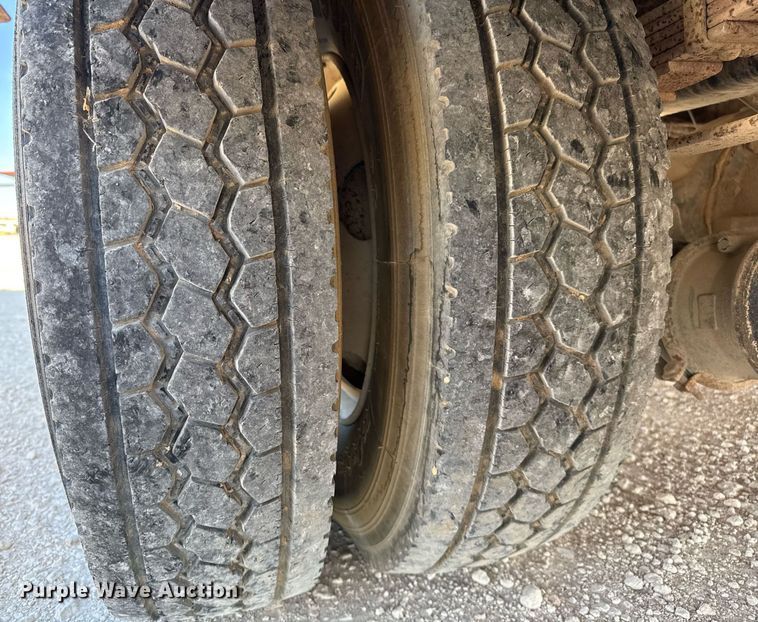 image for item EJ3197 2007 International 4300 digger derrick truck