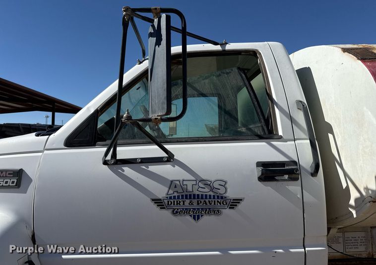 image for item EJ3201 2002 GMC C7500 water truck