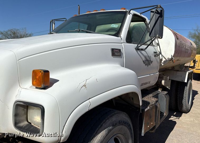 image for item EJ3201 2002 GMC C7500 water truck
