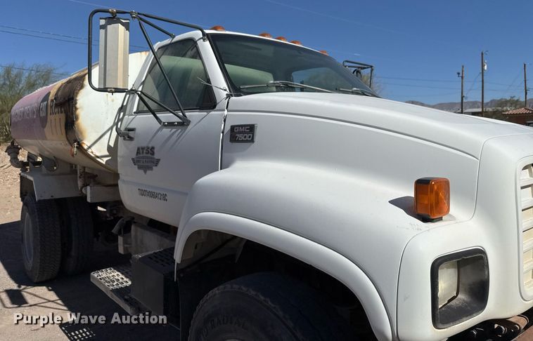 image for item EJ3201 2002 GMC C7500 water truck
