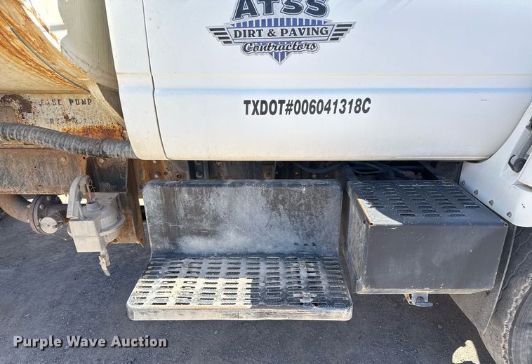 image for item EJ3201 2002 GMC C7500 water truck