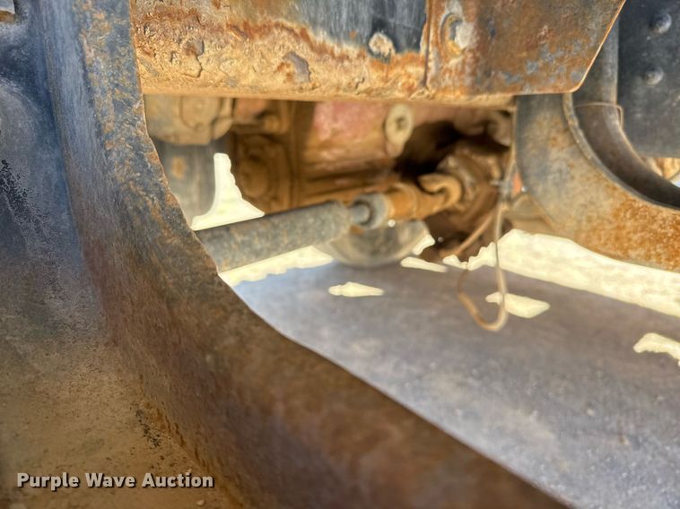 image for item EJ3201 2002 GMC C7500 water truck