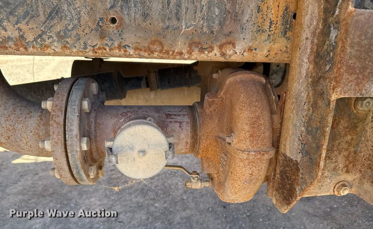 image for item EJ3201 2002 GMC C7500 water truck