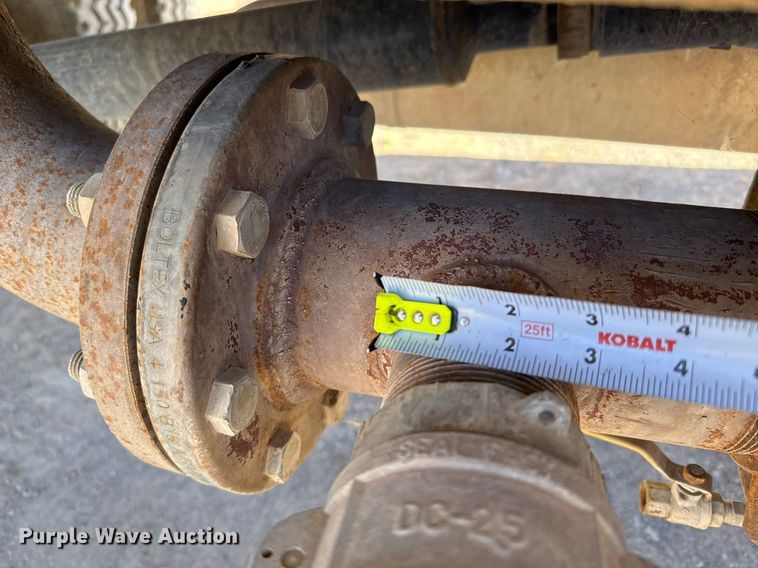 image for item EJ3201 2002 GMC C7500 water truck