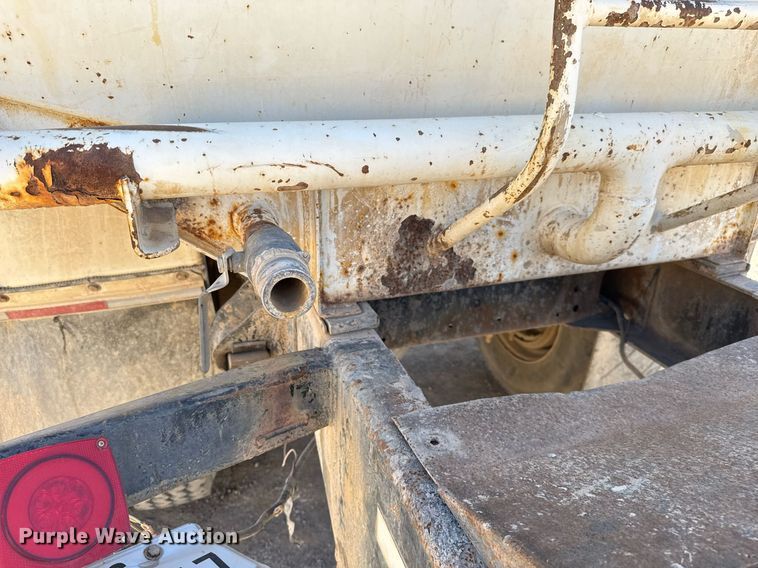 image for item EJ3201 2002 GMC C7500 water truck