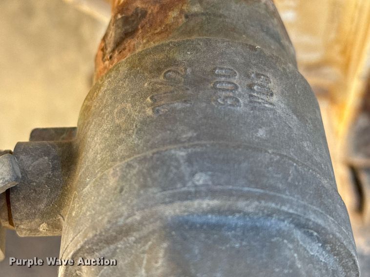 image for item EJ3201 2002 GMC C7500 water truck