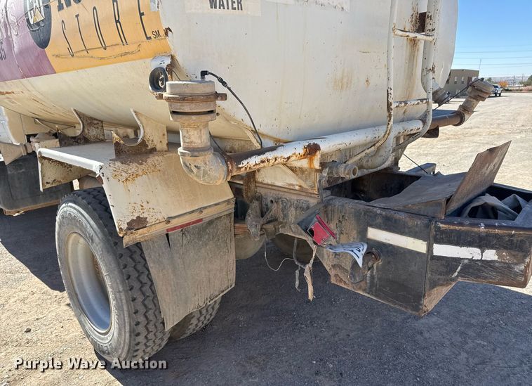 image for item EJ3201 2002 GMC C7500 water truck