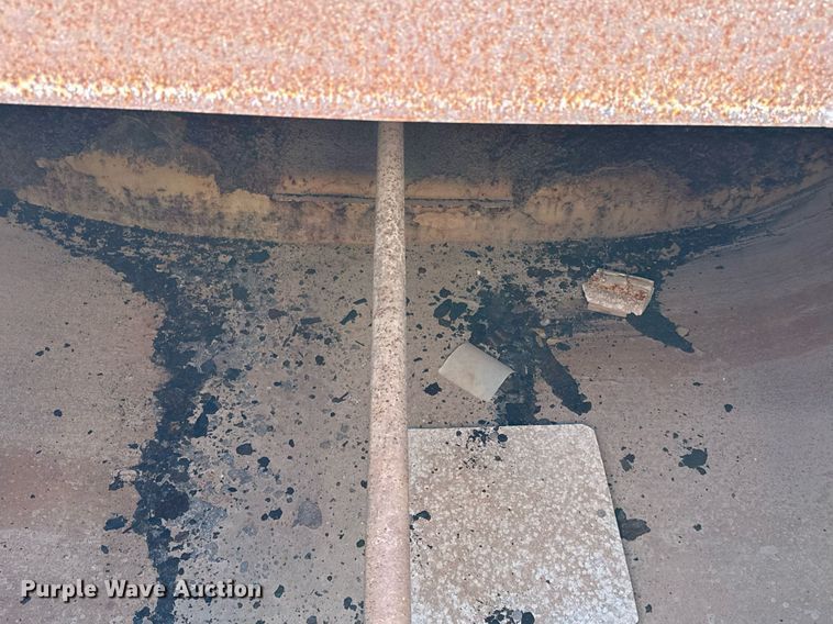 image for item EJ3201 2002 GMC C7500 water truck