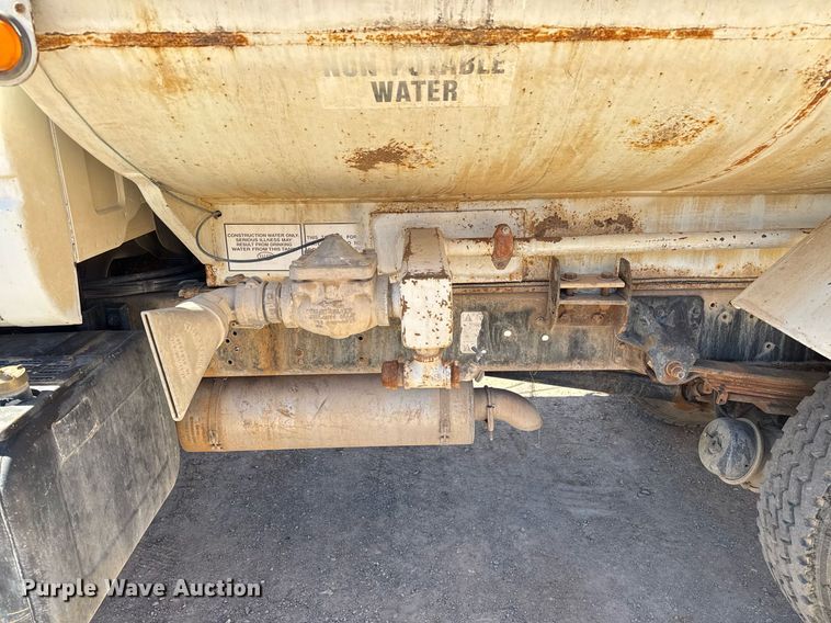 image for item EJ3201 2002 GMC C7500 water truck