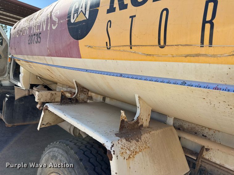 image for item EJ3201 2002 GMC C7500 water truck