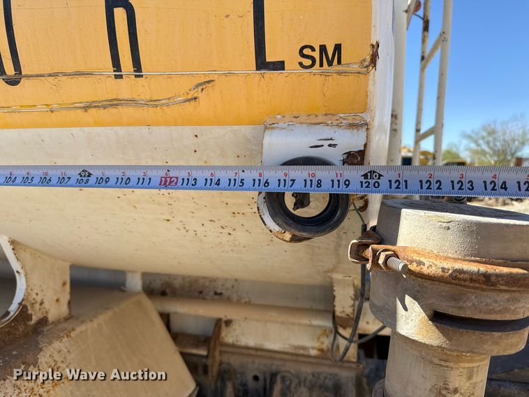 image for item EJ3201 2002 GMC C7500 water truck