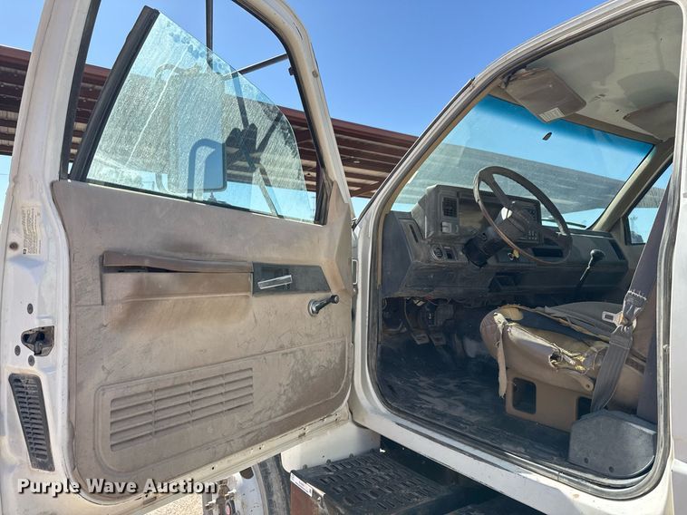 image for item EJ3201 2002 GMC C7500 water truck