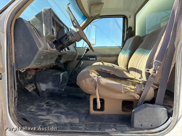 image for item EJ3201 2002 GMC C7500 water truck