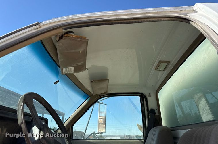 image for item EJ3201 2002 GMC C7500 water truck