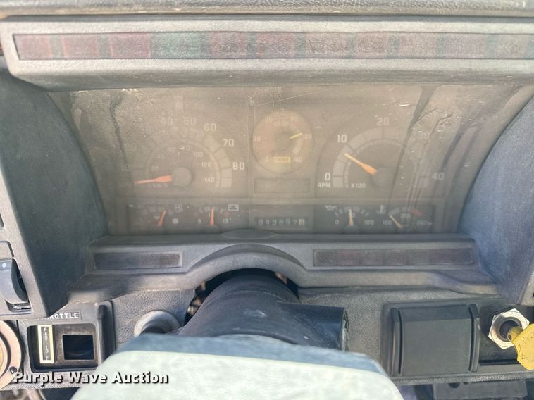 image for item EJ3201 2002 GMC C7500 water truck