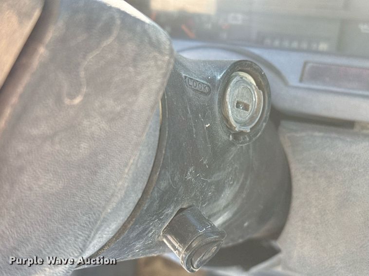 image for item EJ3201 2002 GMC C7500 water truck