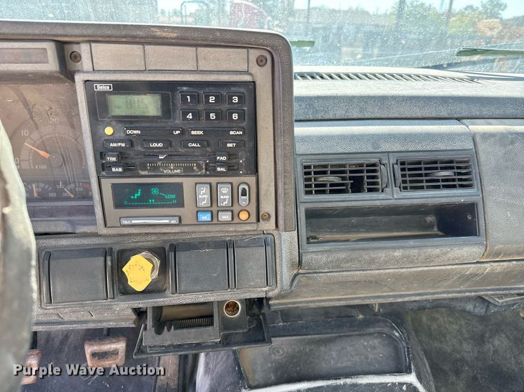 image for item EJ3201 2002 GMC C7500 water truck