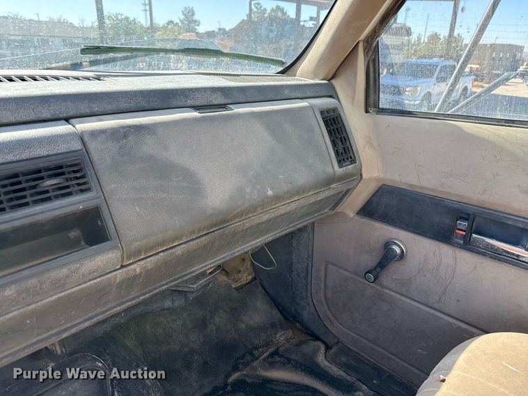 image for item EJ3201 2002 GMC C7500 water truck