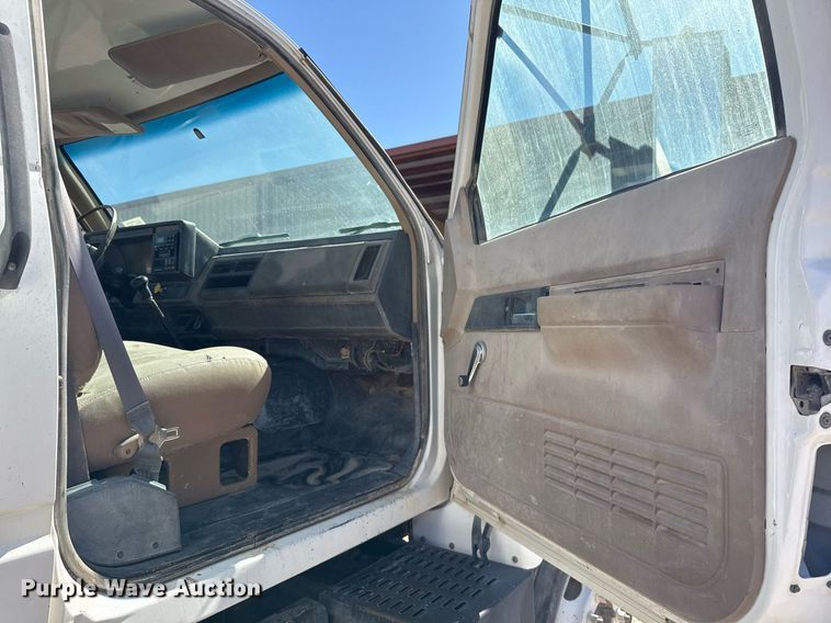 image for item EJ3201 2002 GMC C7500 water truck