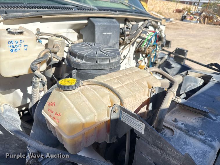 image for item EJ3201 2002 GMC C7500 water truck