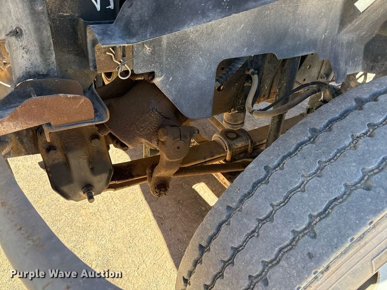 image for item EJ3201 2002 GMC C7500 water truck