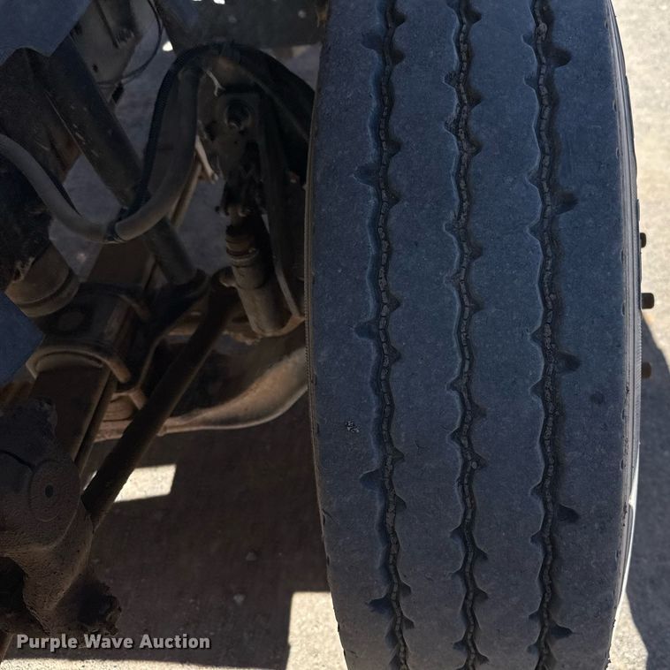 image for item EJ3201 2002 GMC C7500 water truck