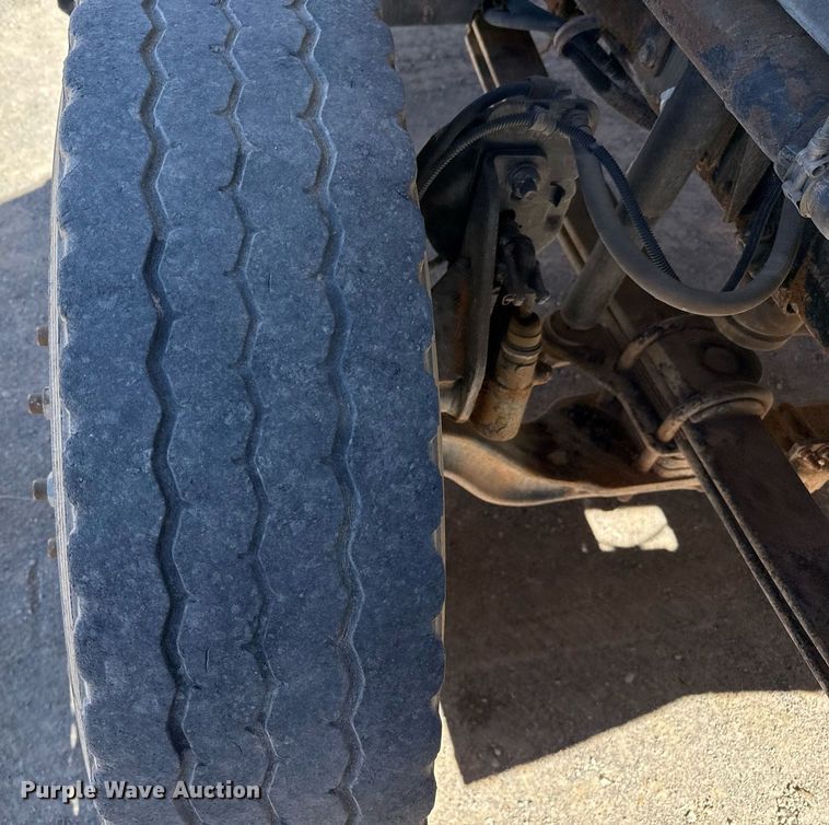 image for item EJ3201 2002 GMC C7500 water truck