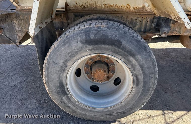 image for item EJ3201 2002 GMC C7500 water truck