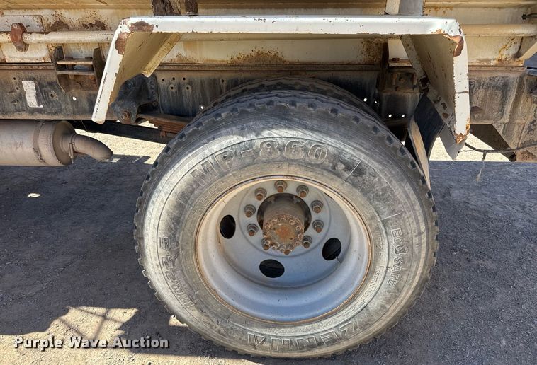 image for item EJ3201 2002 GMC C7500 water truck