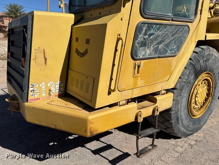 image for item EJ3202 1995 Caterpillar 613C Series II water wagon