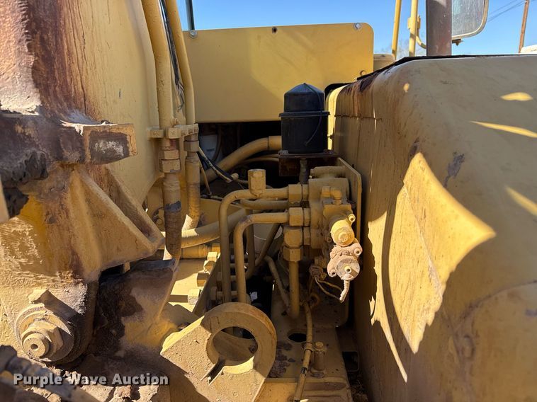 image for item EJ3202 1995 Caterpillar 613C Series II water wagon