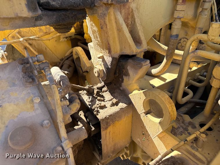 image for item EJ3202 1995 Caterpillar 613C Series II water wagon