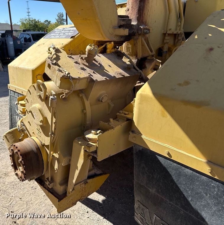 image for item EJ3202 1995 Caterpillar 613C Series II water wagon