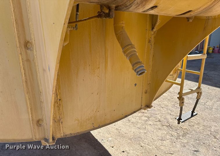 image for item EJ3202 1995 Caterpillar 613C Series II water wagon
