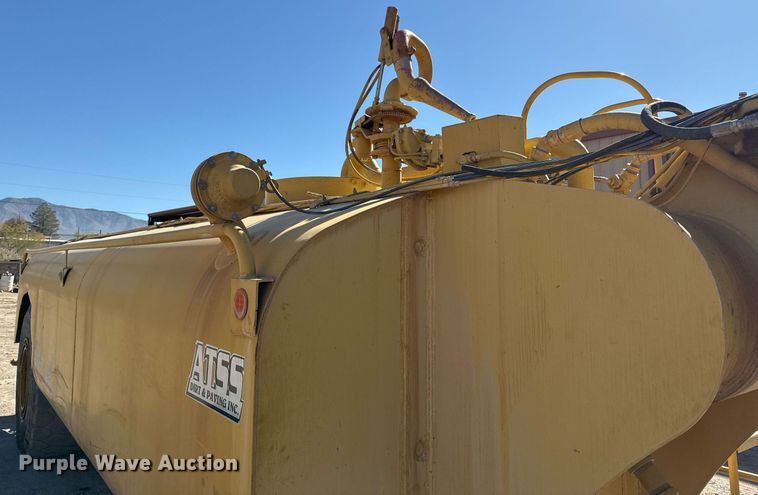 image for item EJ3202 1995 Caterpillar 613C Series II water wagon