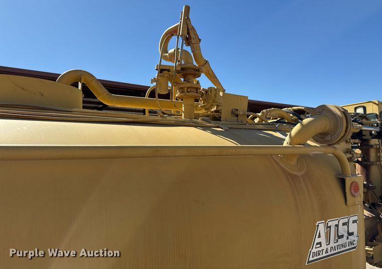 image for item EJ3202 1995 Caterpillar 613C Series II water wagon