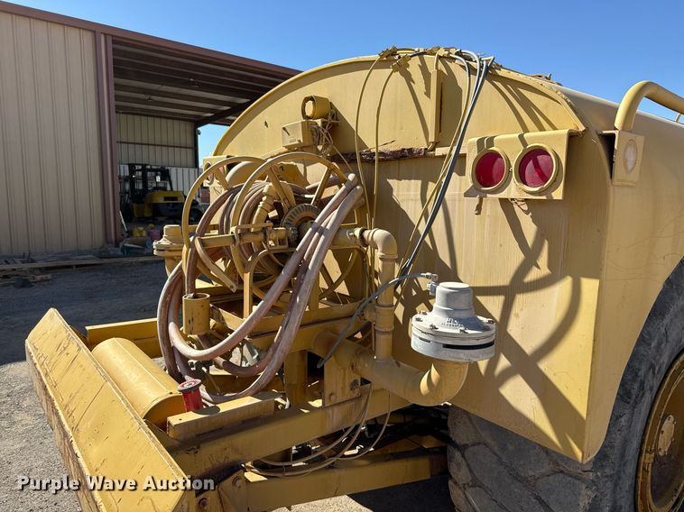 image for item EJ3202 1995 Caterpillar 613C Series II water wagon