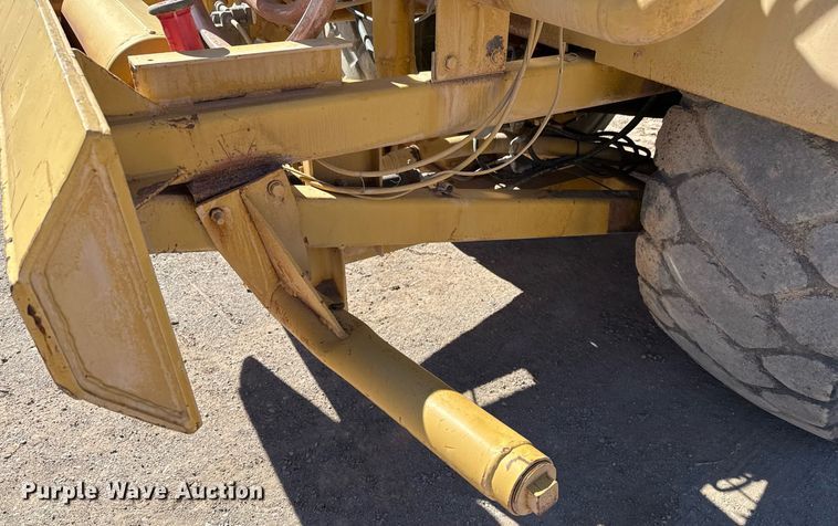 image for item EJ3202 1995 Caterpillar 613C Series II water wagon