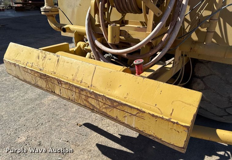 image for item EJ3202 1995 Caterpillar 613C Series II water wagon