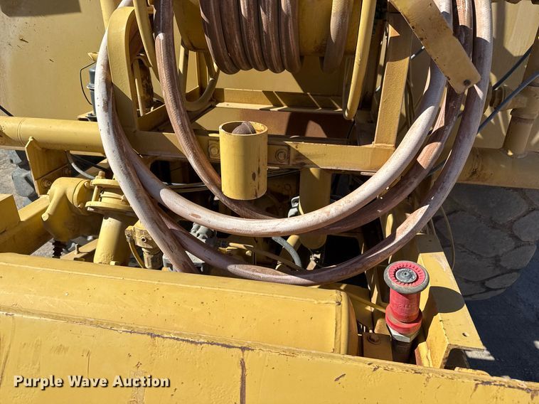 image for item EJ3202 1995 Caterpillar 613C Series II water wagon