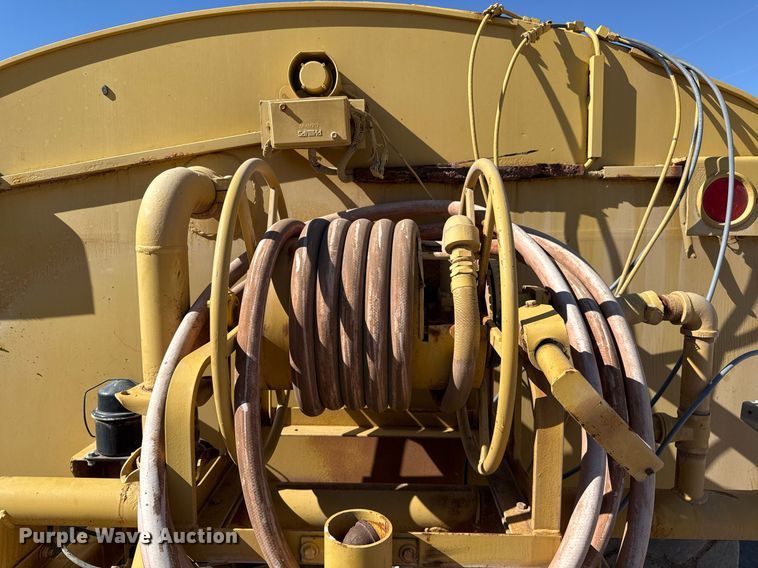 image for item EJ3202 1995 Caterpillar 613C Series II water wagon