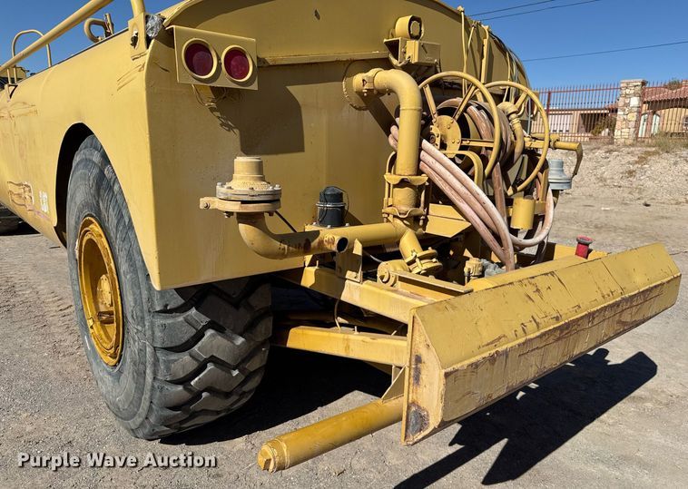 image for item EJ3202 1995 Caterpillar 613C Series II water wagon