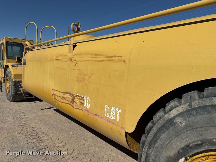 image for item EJ3202 1995 Caterpillar 613C Series II water wagon