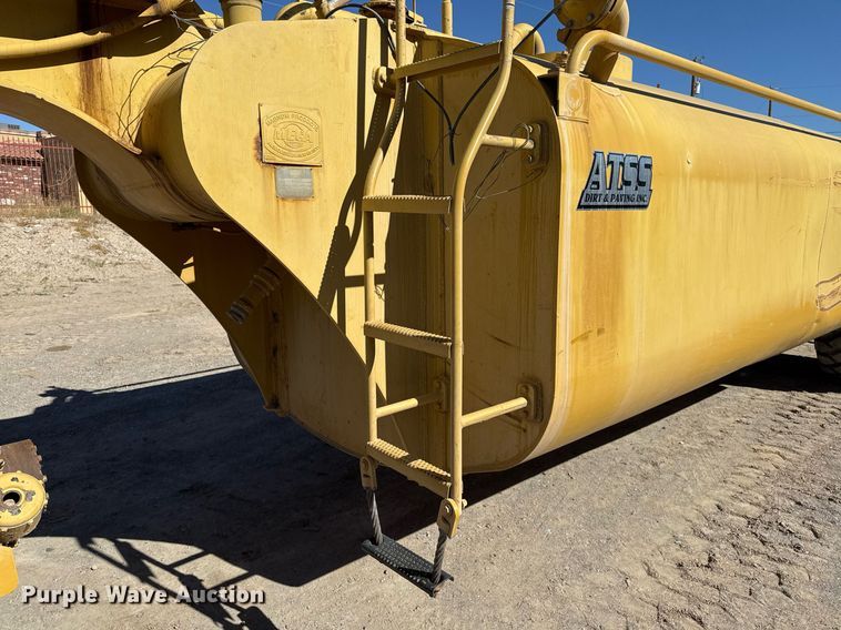 image for item EJ3202 1995 Caterpillar 613C Series II water wagon