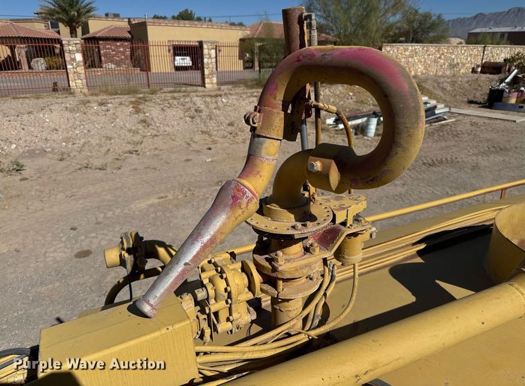 image for item EJ3202 1995 Caterpillar 613C Series II water wagon